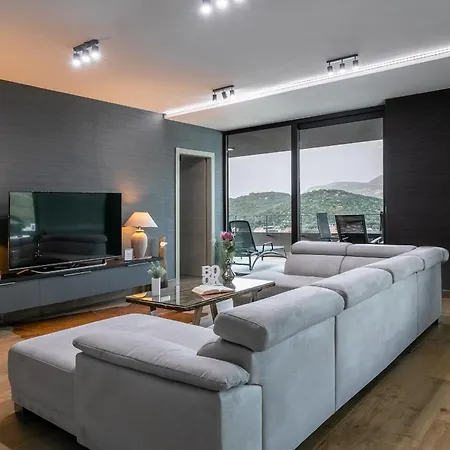 Luxury קורצולה