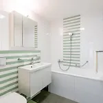 Luxury Apartment *